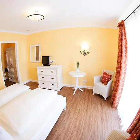 Hotell Hirsch 1783 3*